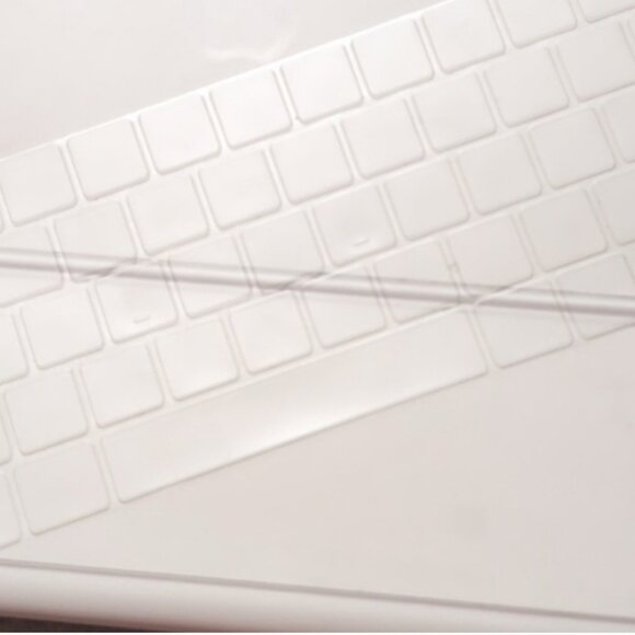 IPAD Magic Keypad - Picture 3 of 3